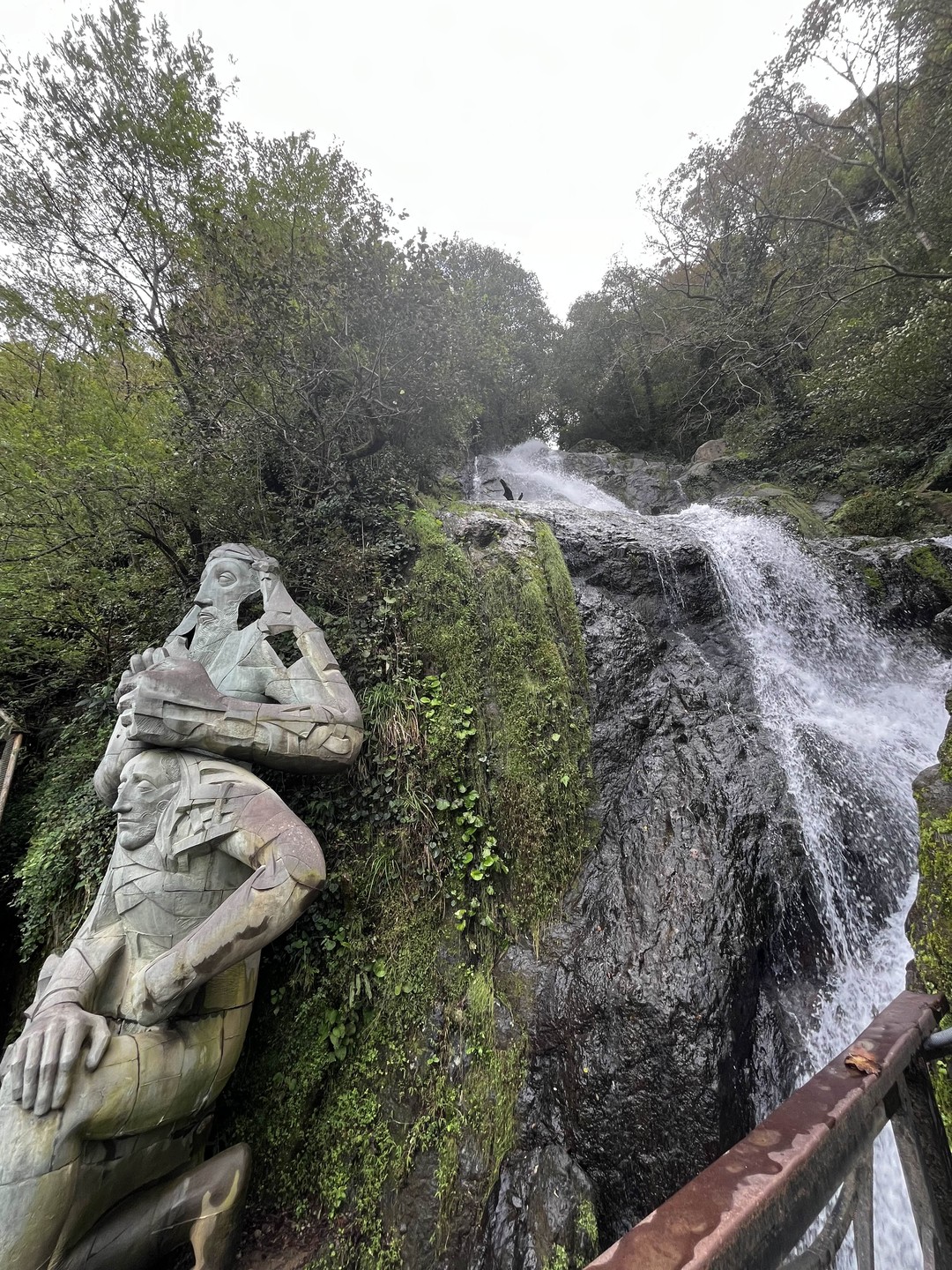 Потрясающая экскурсия! Ия отличный рассказчик и организатор, а также очень душевный и внимательный человек. У нас