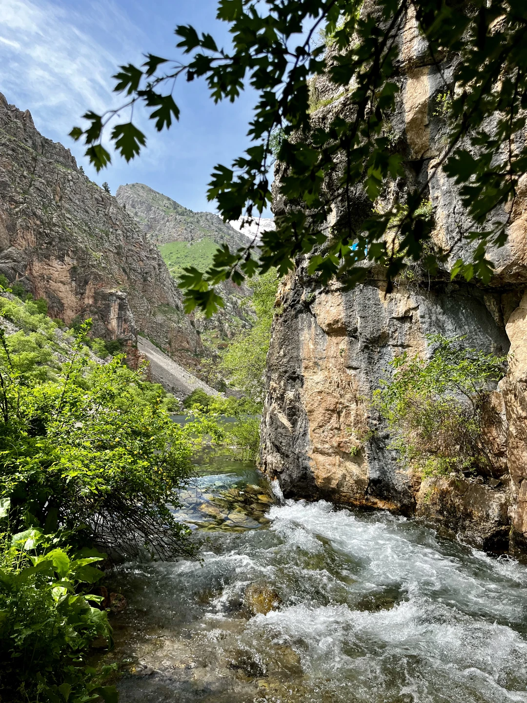 Экскурсия не идеальна, но в целом не пожалели, что съездили. Озера в солнечную погоду выглядят очень