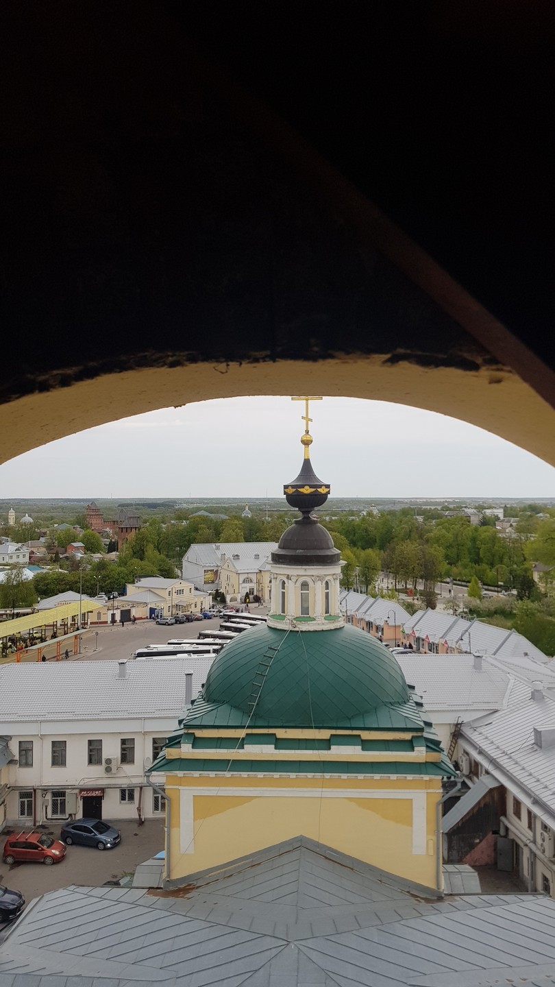 Экскурсия на 5+. Нам повезло, мы попали на маршрут с подъемом на колокольню. В трамвае было
