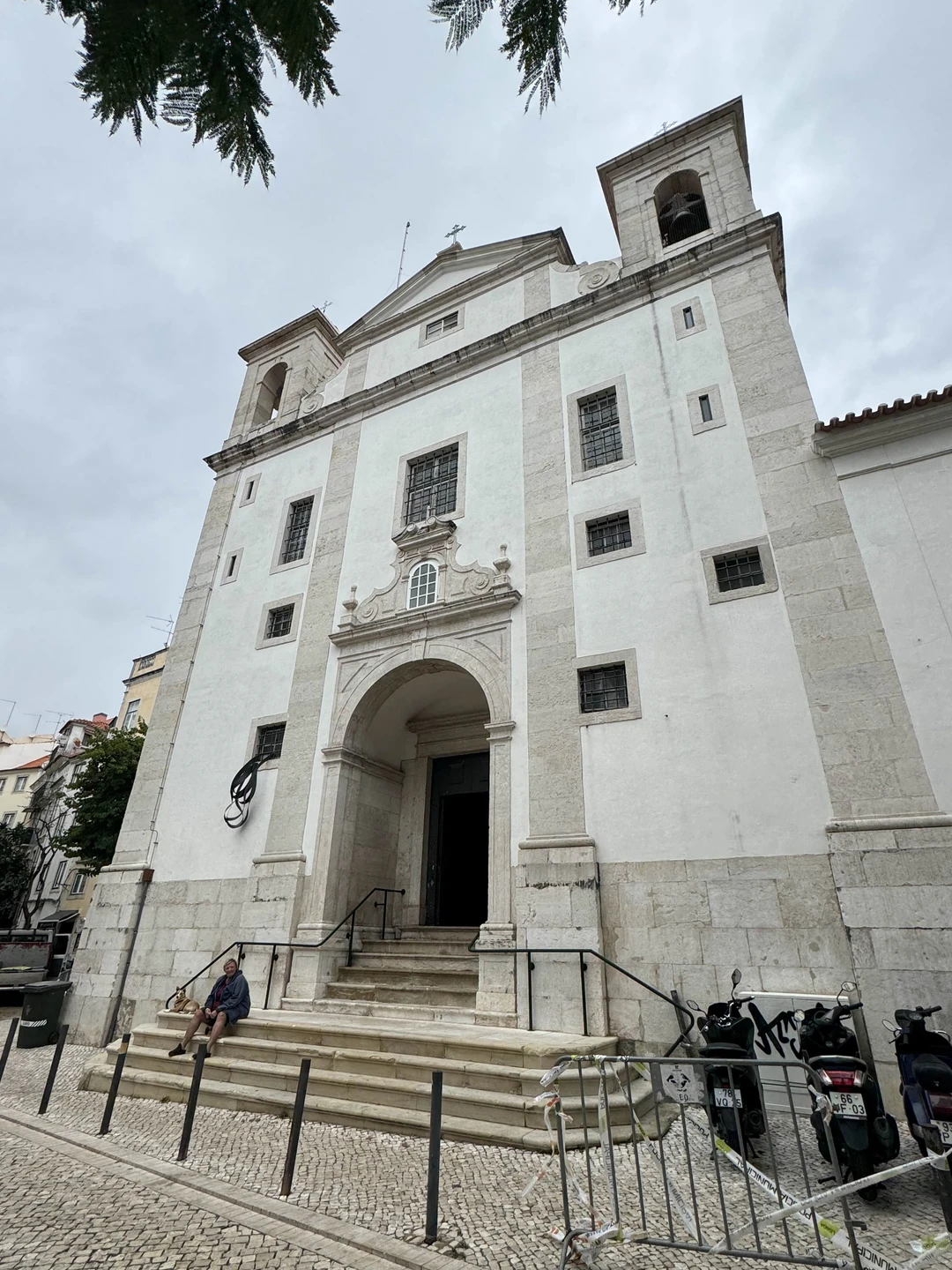 Очень рекомендую Оксану, вежливая культурная с приятным голосом, неспешная прогулка по Старой части, интересная информация о