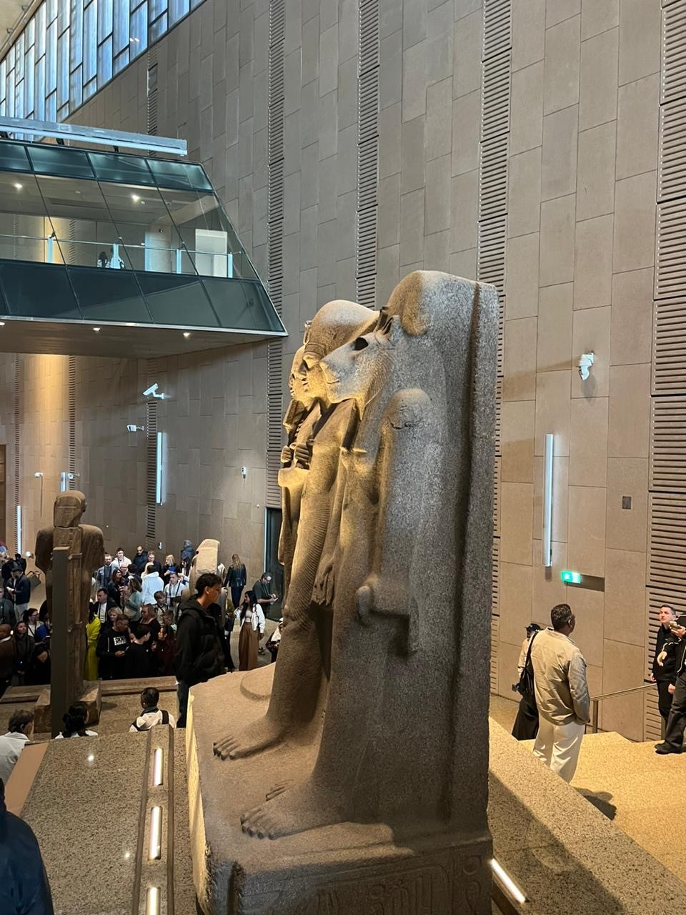Мы посетили Большой Египетский музей (GEM) и пирамиды Гизы вместе с гидом Махмудом, и экскурсия оставила очень приятное впечатление