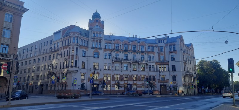 Фото к экскурсии Мобильный квест в Петербурге «Сбежавший зоопарк на Петроградке»