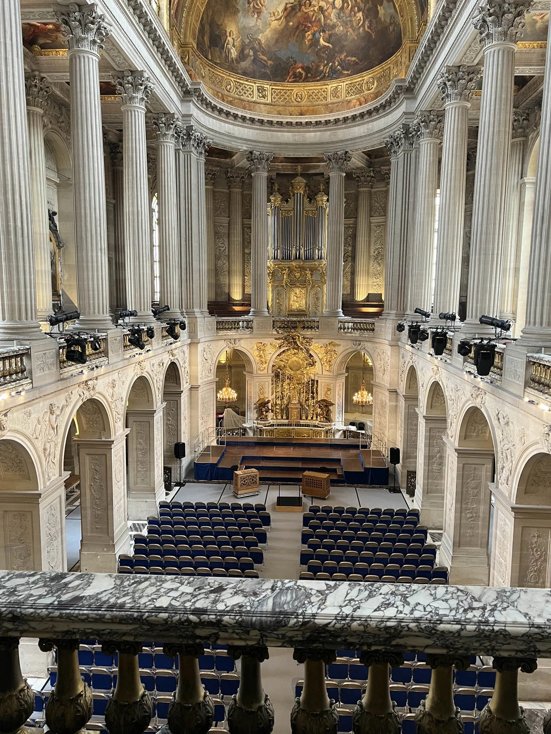 Версаль был уже нашей третьей экскурсией с Надеждой, но не менее интересной чем прогулка по Парижу