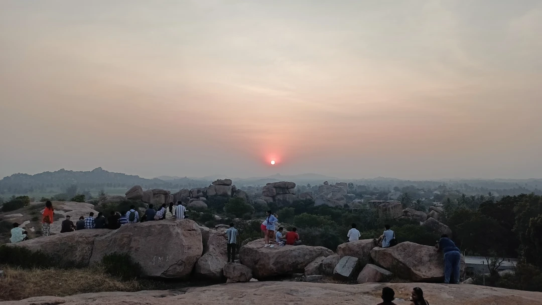 Мы ездили в Хампи 29-30 ноября. Гид была Лина. Нам все очень понравилось. Сколько нового мы