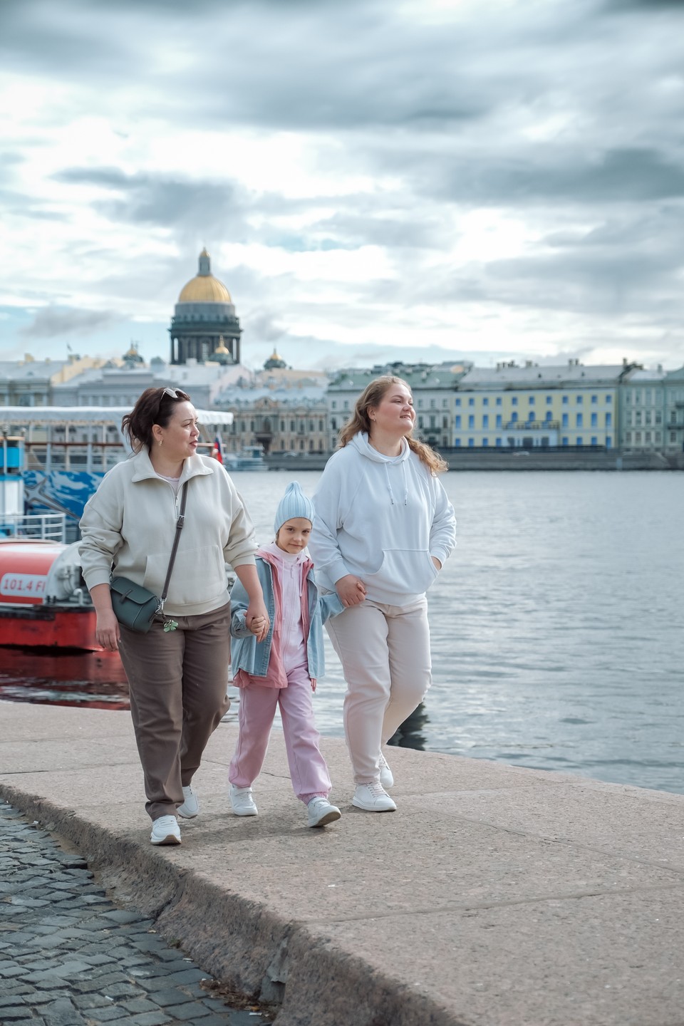После бронирования квартиры в Санкт-Петербурге, всплыла реклама на экскурсию, и я вытянула самый золотой лотерейный билет!