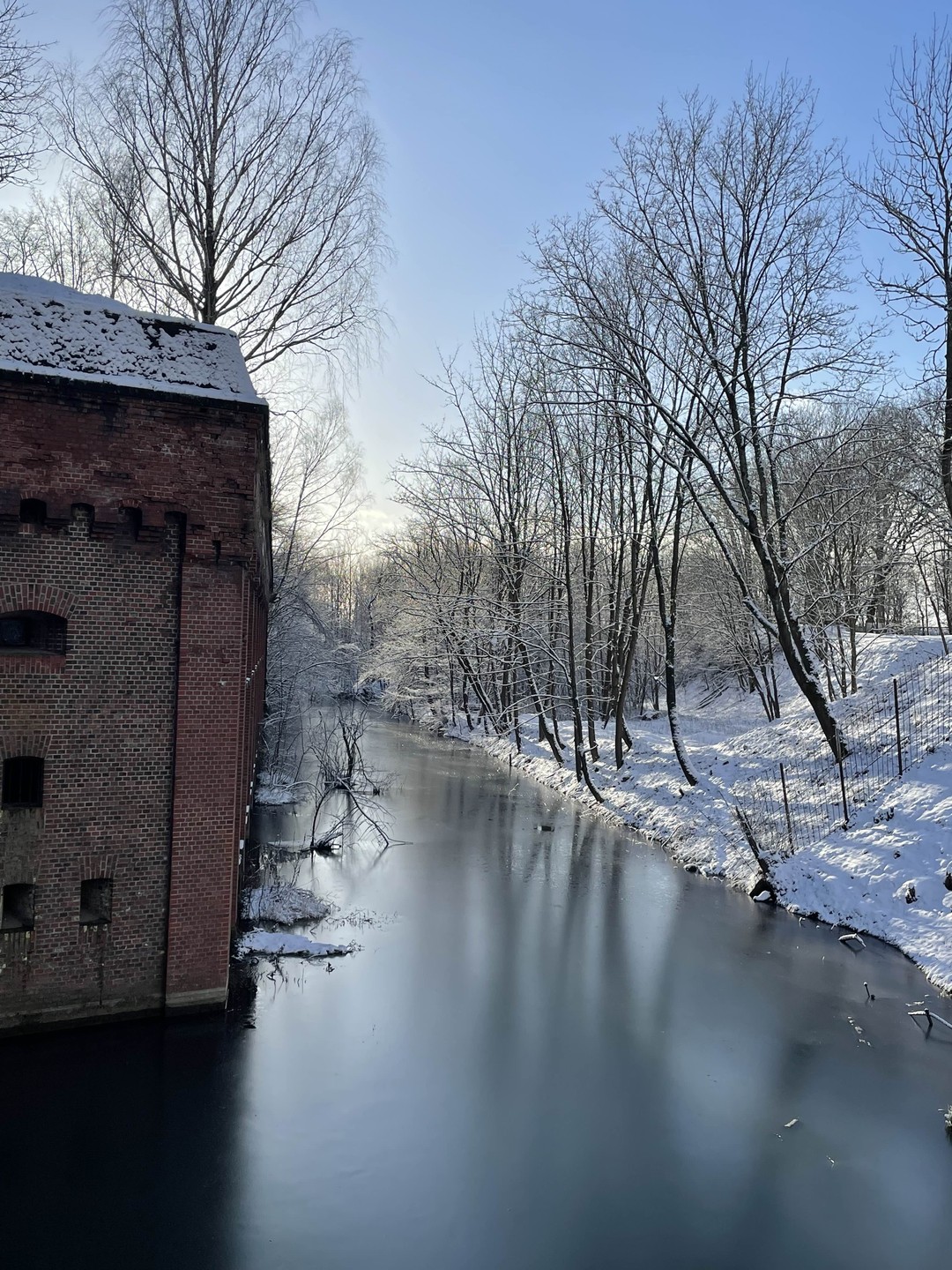 Просто потрясающая экскурсия! Денис - великолепный экскурсовод! Речь такая, что заслушаться можно! Прекрасный маршрут, все очень