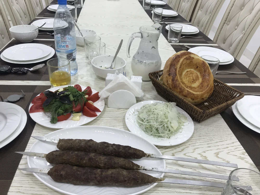 Путешествие из цветущего Ташкента в горный Заамин! По пути зелень сменяется пустыней, коровы уступают баранам, и