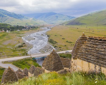 Кармадонское ущелье, некрополь Даргавс и Аланский Успенский мужской монастырь