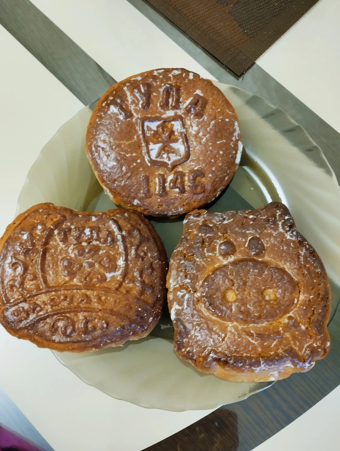 С нами на экскурсии был Дмитрий, он много знает, интересно рассказывает. И даже, когда мы не