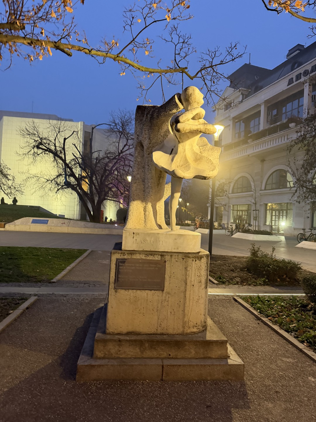 Добрый день! Очень рекомендую экскурсию с удивительным гидом Микицей! Очень понравилось легкое, непринужденное, очень грамотное общение