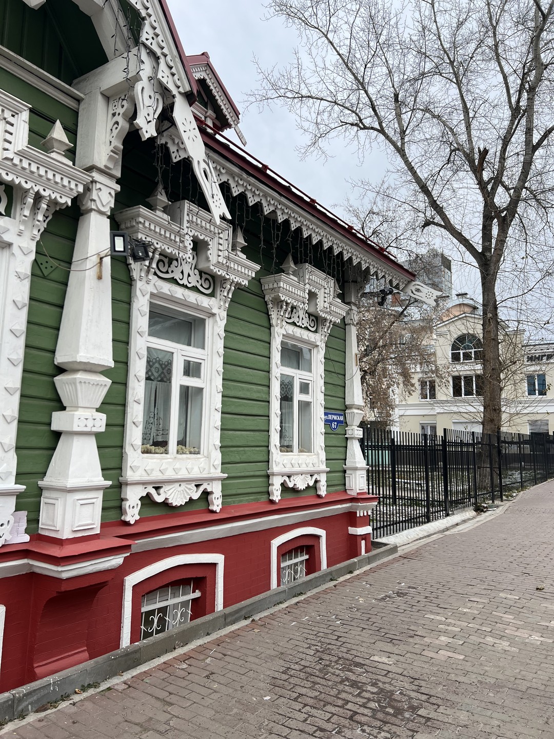 Экскурсия превзошла все наши ожидания! Сначала нас укутали в шарфы, а потом выдали специальную аппаратуру, так