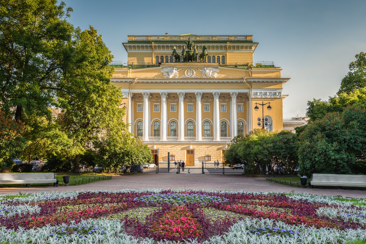 Фото Роскошь прошлого и секреты настоящего на Невском проспекте