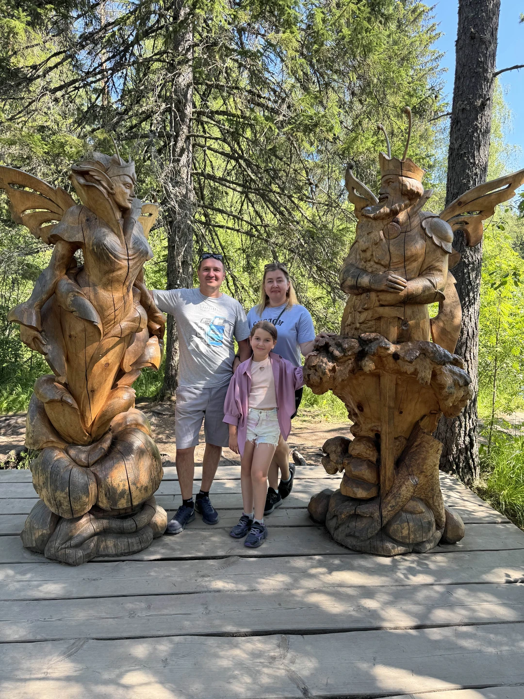 Сергей великолепный экскурсовод и рассказчик. Несмотря на то, что информации от него поступает очень много, всё