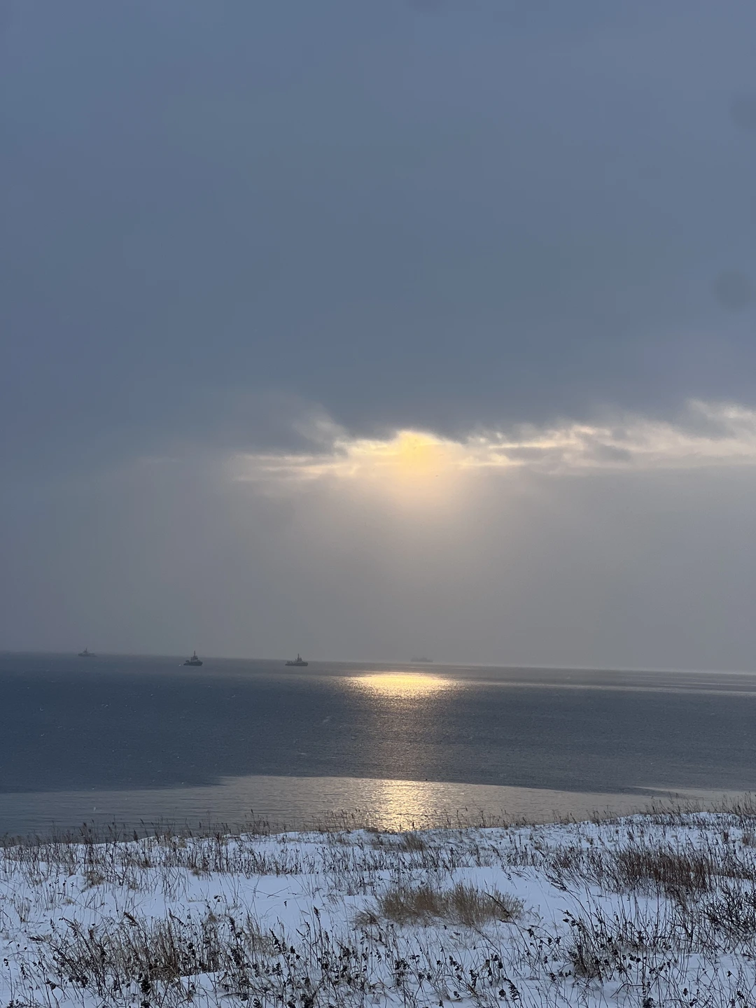 Мы прилетели на Сахалин из Новосибирска на лыжные марафоны памяти Фархутдинова. Времени свободного было не много