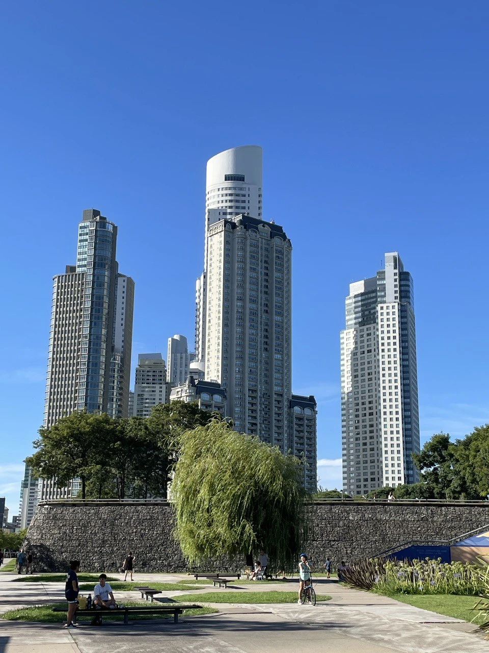 В этой экскурсии понравилось то, что Буэнос-Айрес можно увидеть с абсолютно разных сторон: красочный необычный район