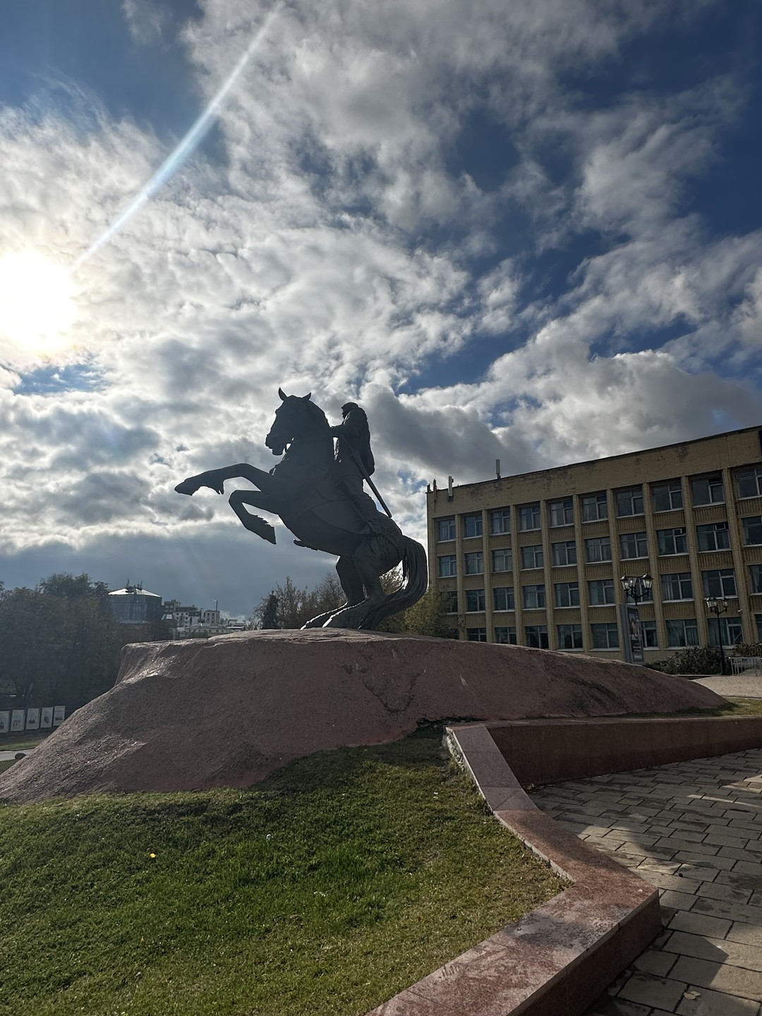 Необычная интересная экскурсия. Инна с душой рассказала о городе и знаменитых выходцах, коих великое множество. Особое