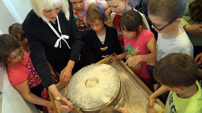 Фото отзыва 2: экскурсия "Путешествие для детей и родителей к рыцарям и в старинную школу!"