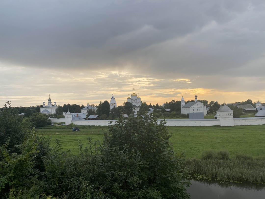 Очень понравилась экскурсия по Суздалю с прекрасной Еленой. Елена любит свой родной город и это чувствовалось