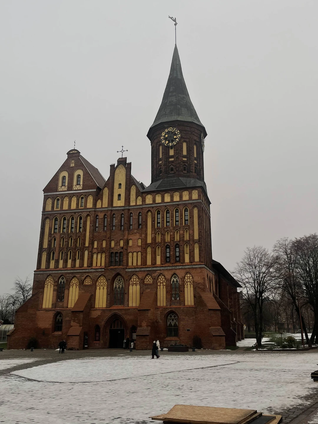 Очень познавательная экскурсия, без лишней воды! Гид прекрасный, рассказ о городе с ноткой юмора и сохранением истории!