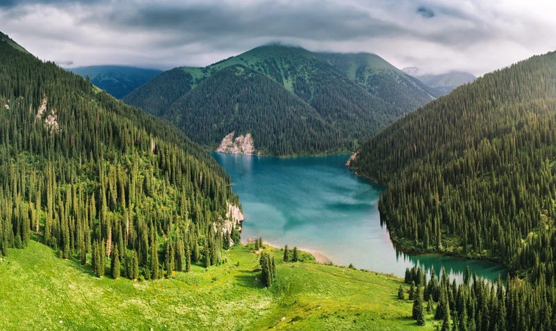 Своей компанией по природным чудесам Казахстана: горы Актау, озеро Каинды и Чарынский каньон - Фото 6