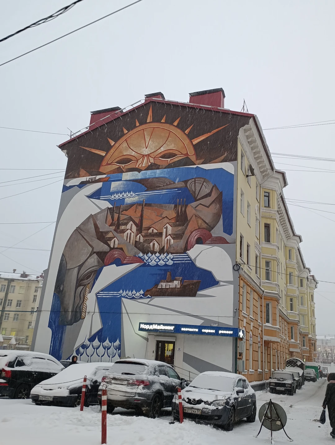 17 ноября экскурсовод Геннадий провёл нам замечательную обзорную экскурсию по Мурманску. Не смотря на не простые