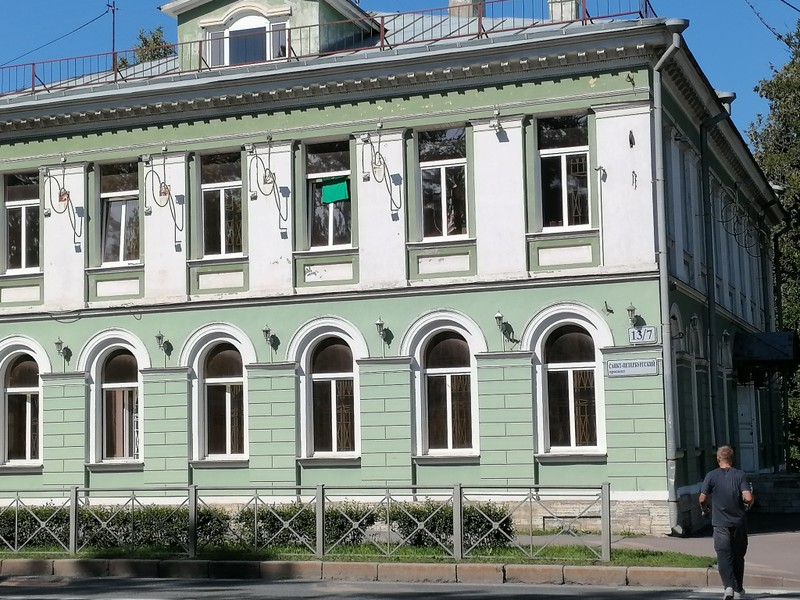 Первая встреча с Петергофом: прогулка в мини-группе