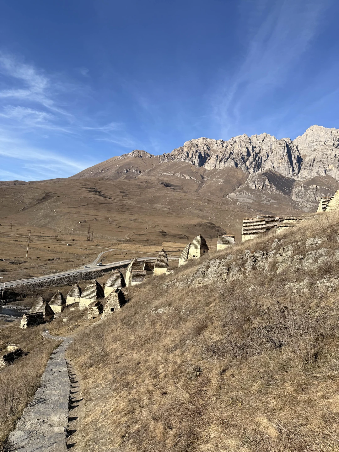 Отличный гид, хороший тур. Минимум ходьбы, для тех кто любит ездить, а не ходить пешком в горы, чтобы восхищаться красивыми пейзажами