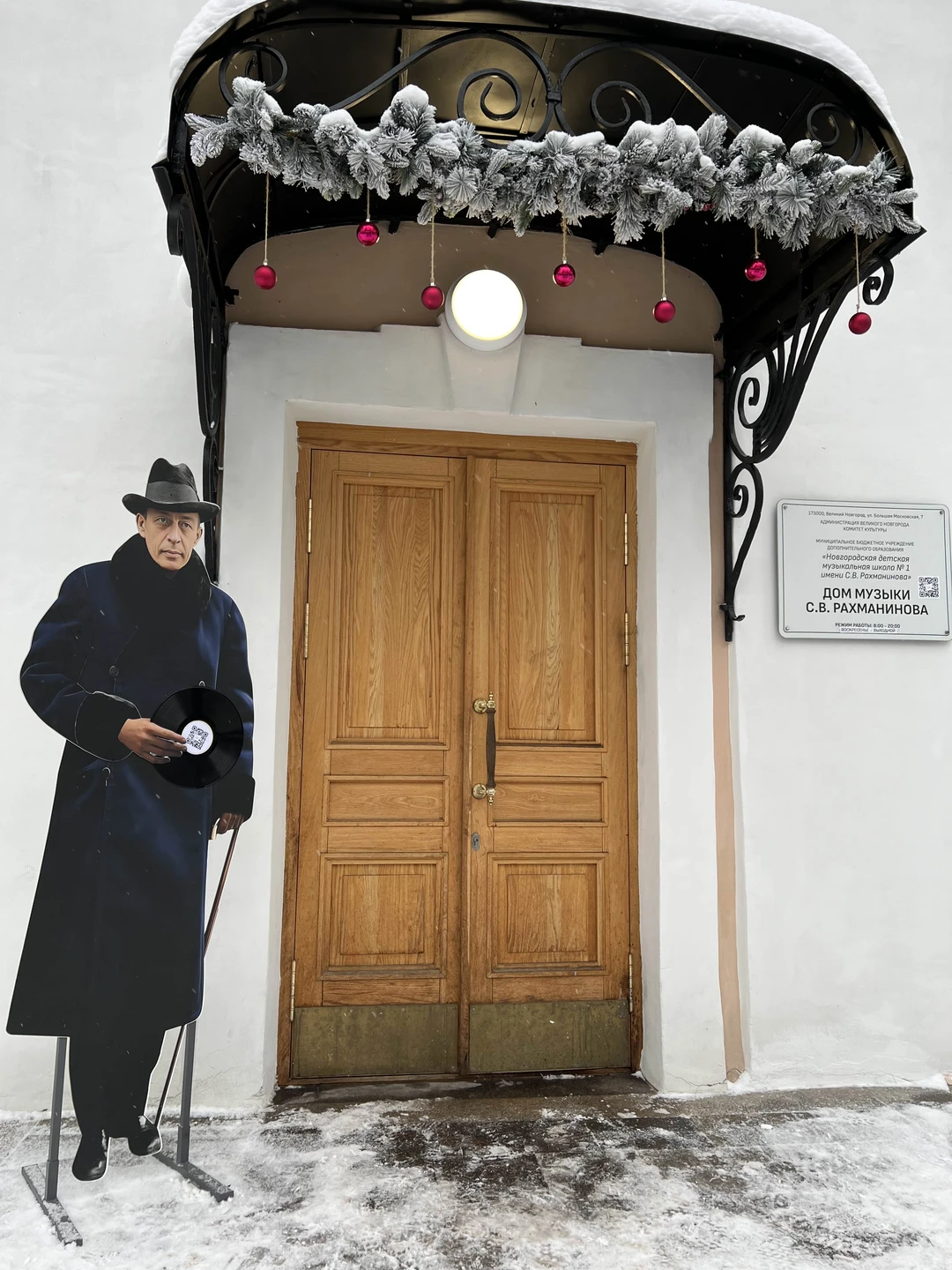 Спасибо Вам большое за экскурсию. Было очень интересно и необычно. Особенно музей Рахманинова. . Ярослав великолепен