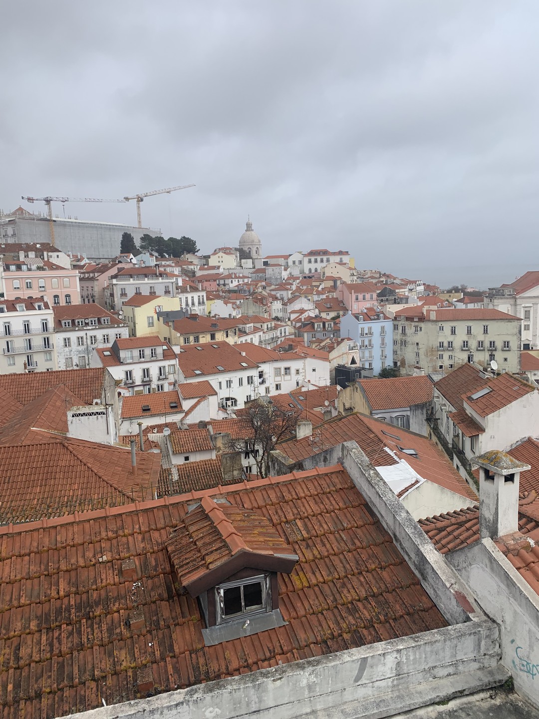 Провели со Светланой 3,5 незабываемых часа в Лиссабоне. Узнали очень много об истории города и Португалии