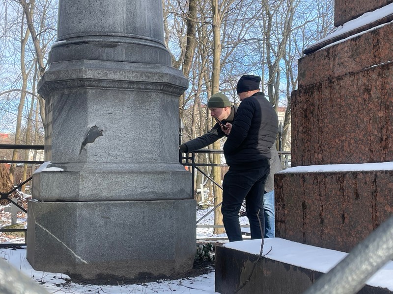 Фото к экскурсии Мобильный квест в Петербурге «Тайны Смоленского кладбища»