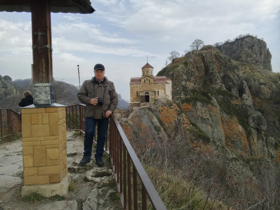 Очень интересная поездка. Красоты Кавказских гор не описать словами, где бы ни остановились. Очень впечатлил Нерукотворный