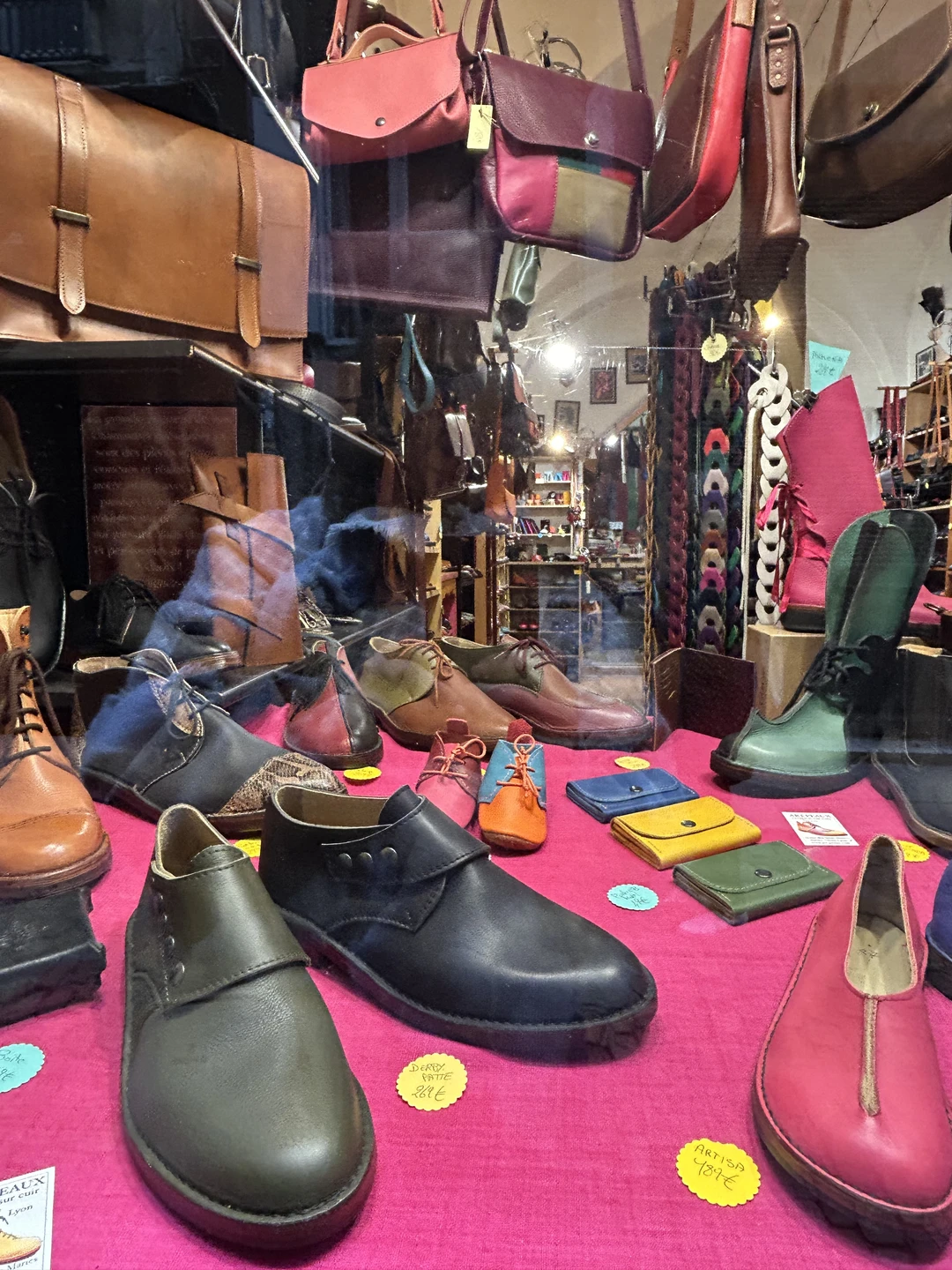 Очень понравилась экскурсия с Ларисой! Вовремя начали экскурсию из удобного нам места, и несколько часов пролетели