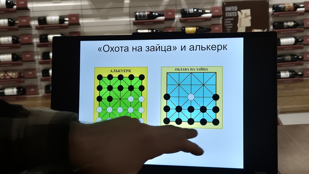Я прекрасно провела время в компании очень интересного и увлечённого своим делом человека. Место встречи тоже