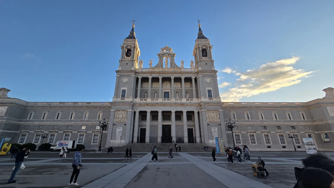 Алия — высокопрофессиональный гид с глубокими знаниями и большой любовью к своей работе. Экскурсия была отлично