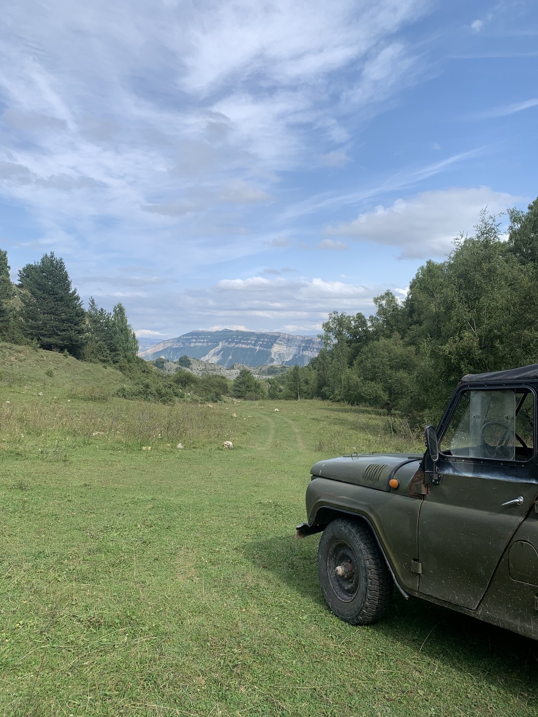 Огонь, самые потрясающие виды. Накормили перед подъемом в Гунибе,подают больше еды, чем нужно 😀ооочень вкусно. Берите