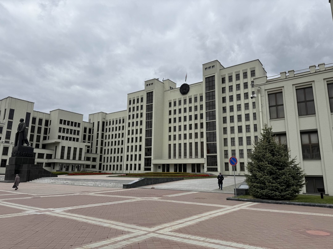 Спасибо Дмитрию. Все прошло отлично. Нас не остановила даже погода, зато получились отличные фото с сияющим небом и светлым праздничным Минском.