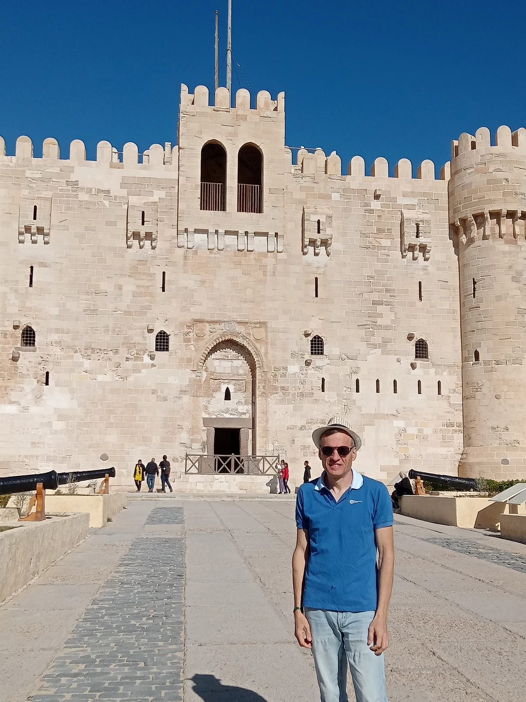 Гидом на нашей экскурсии был Мохамед (похож на футбольного тренера Рашида Рахимова). В первый день посетили