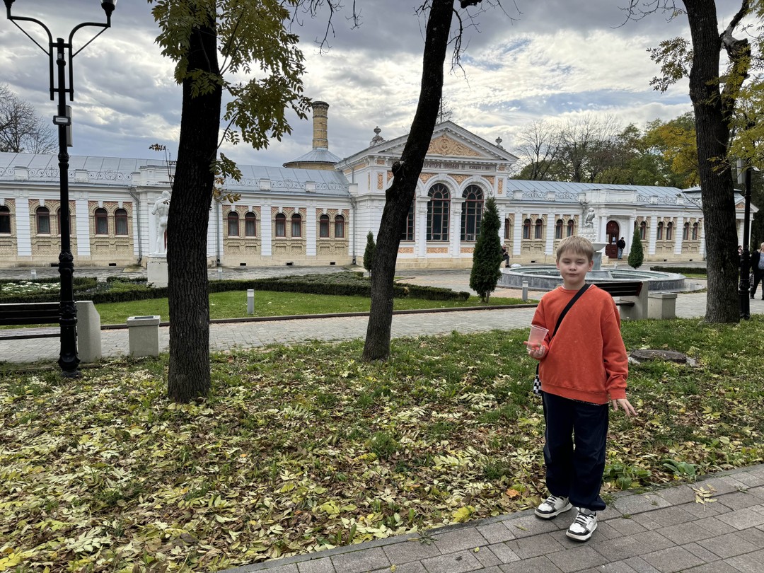 Отличная экскурсия: очень насыщенный маршрут, но мы так и хотели. Виктор хорошо ориентируется в истории КМВ