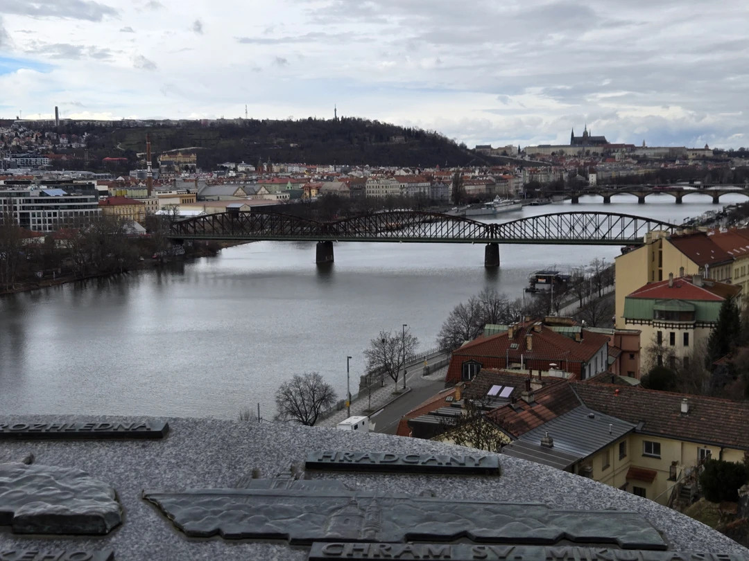 Ульяна замечательный экскурсовод, было интересно и познавательно, мы побывали и на левом и на правом берегу