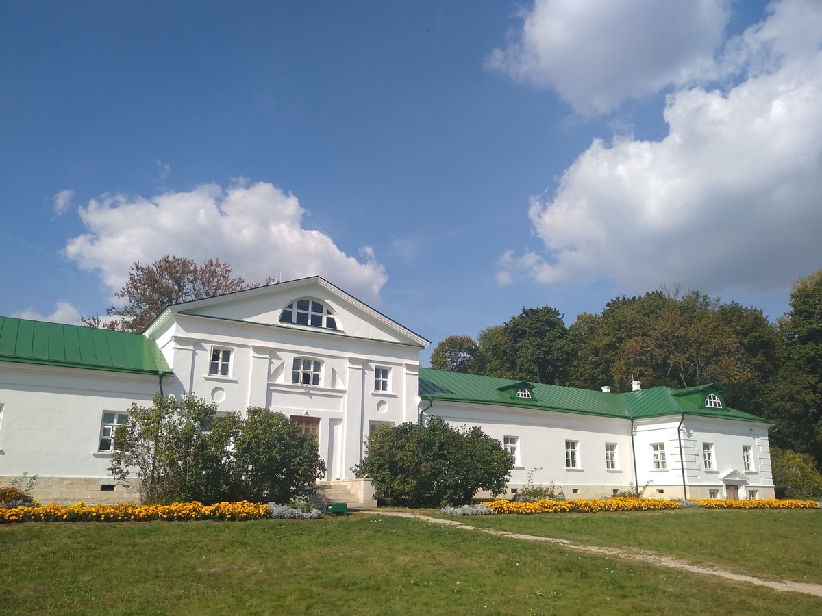 Фото 2 - Экскурсия: "Здесь продолжается Толстой: экскурсия из Тулы в «Ясную Поляну»"