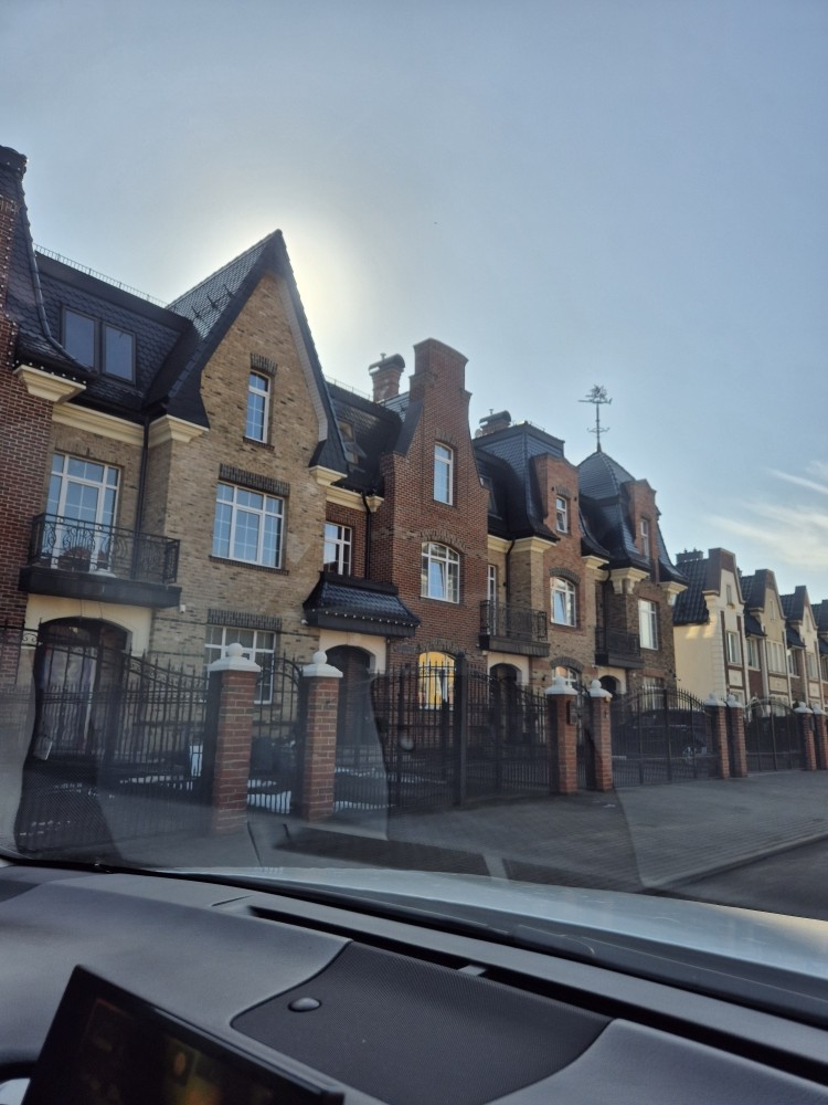 Так получилось, что наша экскурсия была "наоборот": мы ехали не из аэропорта, а в аэропорт. Отличный