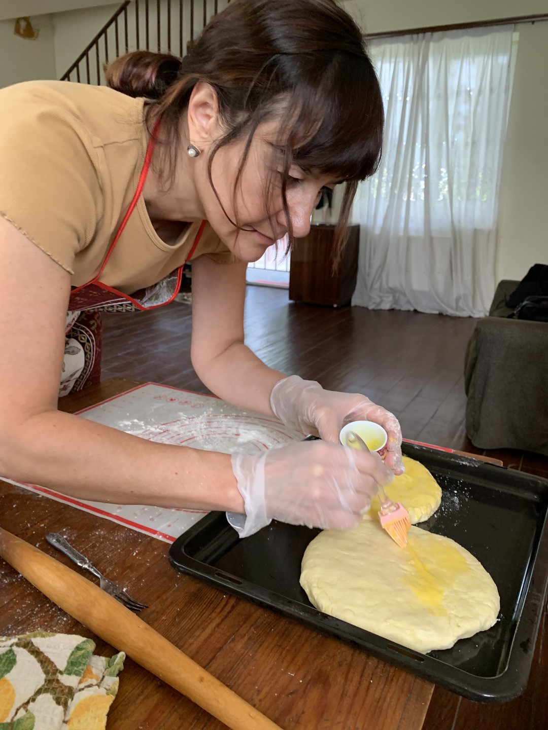 Побывали в увлекательном кулинарном путешествии в гостеприимной армянской семье Анаит. Готовили долму и выпекали гату. Потом