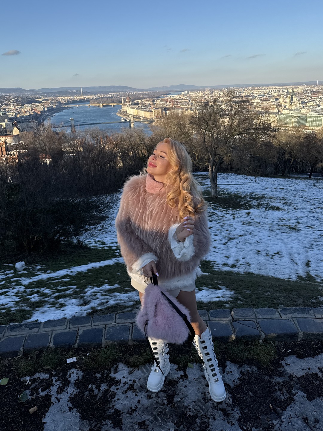 Когда я впервые увидела Гульнару -такую элегантную и тонкую леди -мне было немного сложно представить её