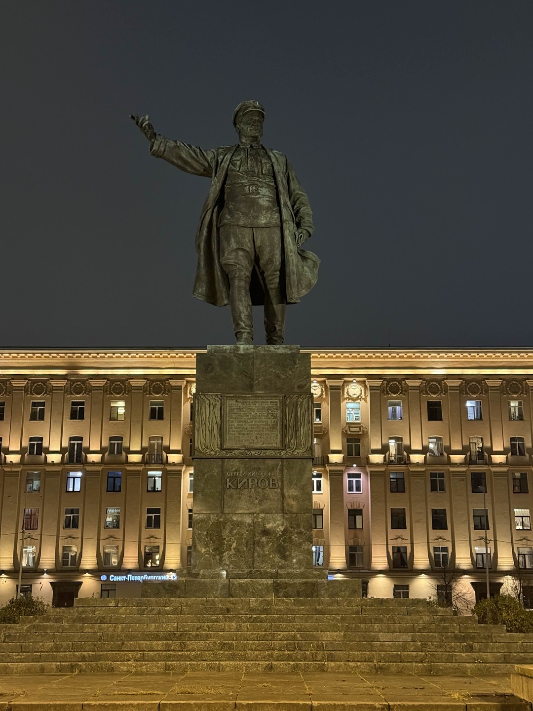 В районе Нарвской Заставы ранее бывала часто, район мне знаком не только постройками, но и историческими