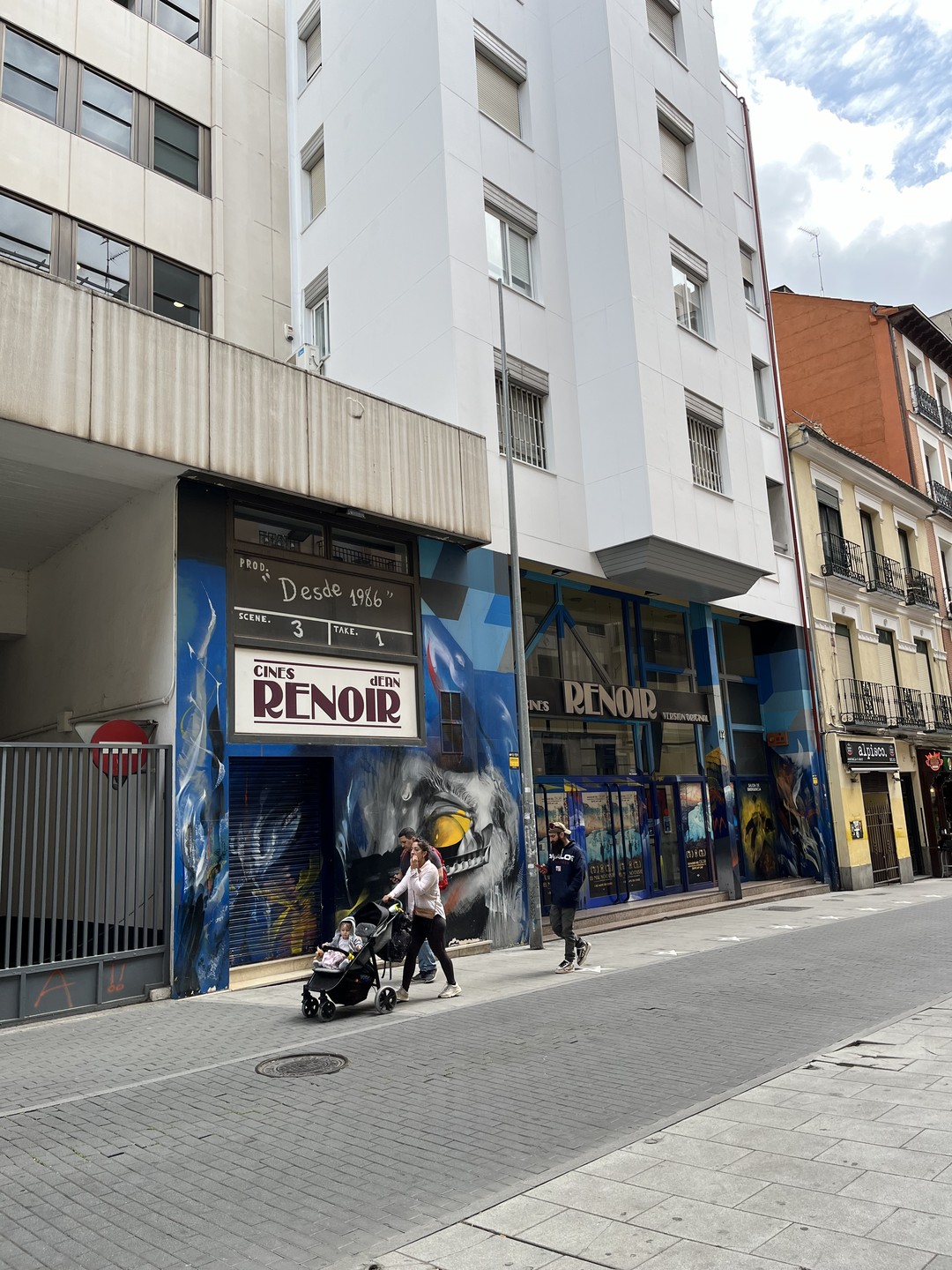 Замечательная, восхитительная прогулка! 5 часов пролетели незаметно! Улочки Мадрида, связанные с творчеством Педро Альмодовара, непринужденная беседа