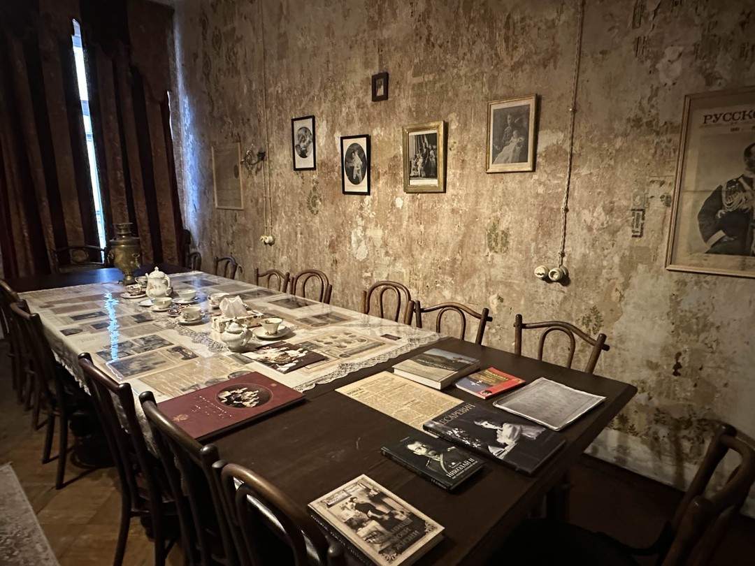 Маршрут неплохой. Рассказчик явно нервничал и была какая-то постоянная суета. Квартира разделена на несколько владельцев и