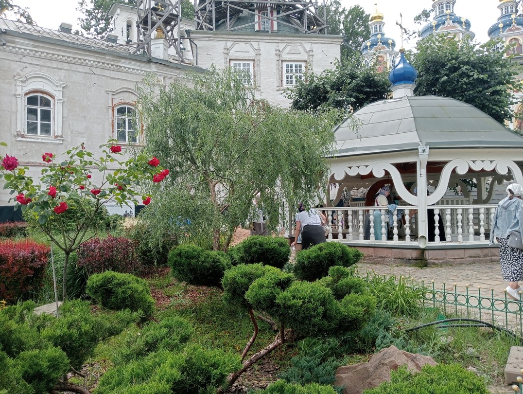 Прекрасная экскурсия, комфортный автобус, грамотный экскурсовод, есть время для свободного препровождения, очень вкусный обед в загородном кафе
