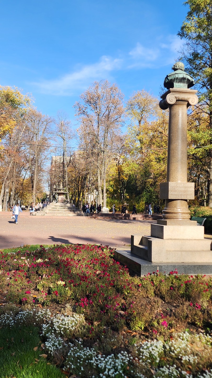 Понравилось. Даже очень. Инна дипломированный и интересный экскурсовод любящий свой город. Экскурсия проходит практически по всем