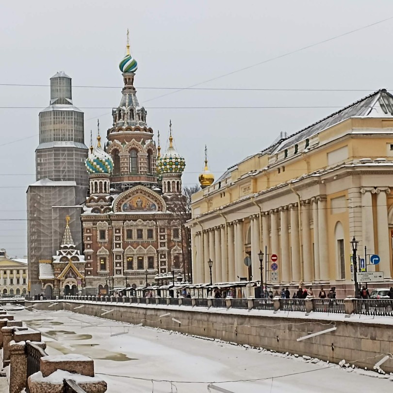 Экскурсия проходила в прекрасный зимний день 13января, поэтому удалось сфотографироваться в местах остановки. Валерий замечательный грамотный
