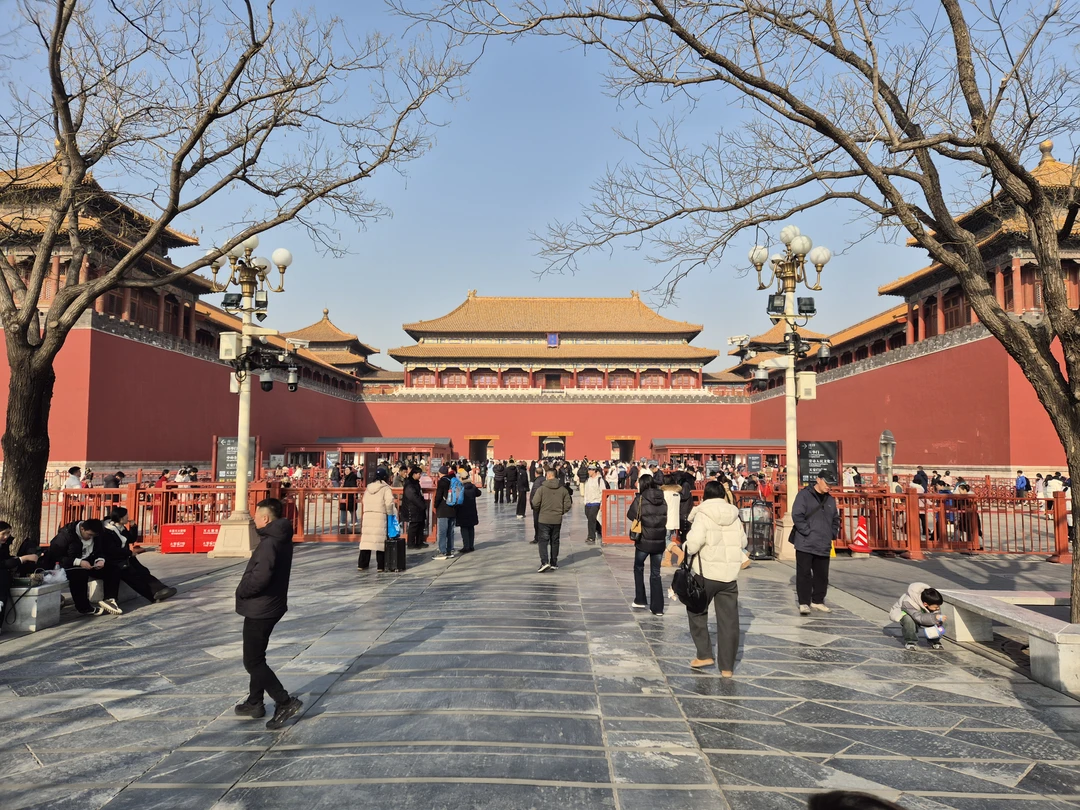 Гид Иван оказался очень приятным, образованным и начитанным. Были на двух экскурсиях, очень рекомендую